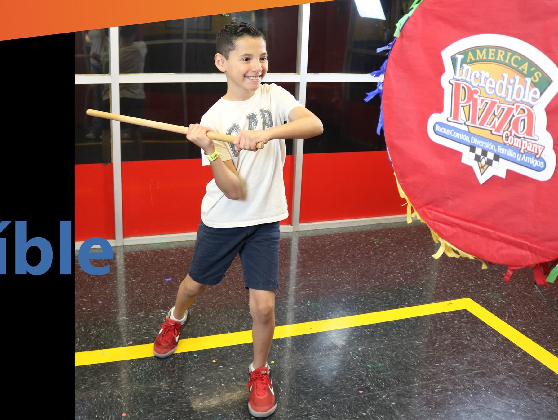 Fiesta con piñata para niños