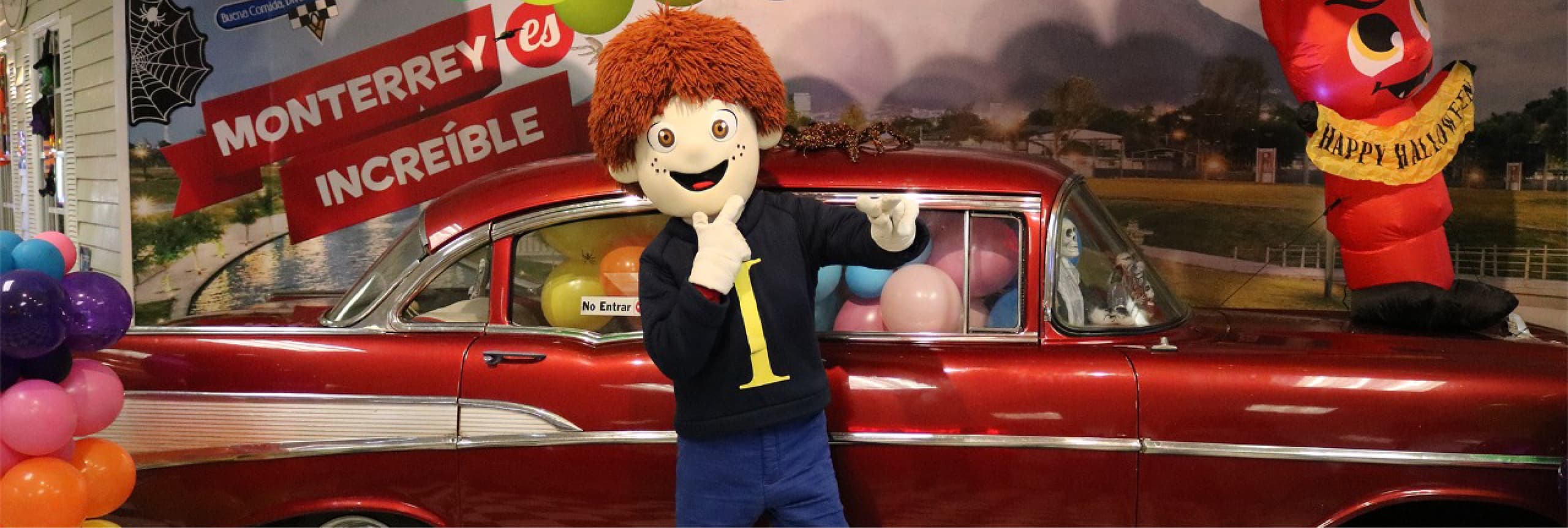 Monterrey es Increíble — mascota y auto clásico